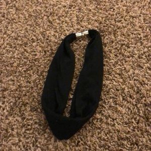 Black magnetic scarf